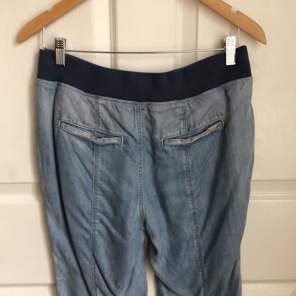NEW NWT White House Black Market The TAPERED Ankle Chambray Jean Pant size 6 - Picture 5 of 14